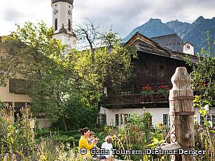 Brunnen im Bauerngarten Polznkasperhaus